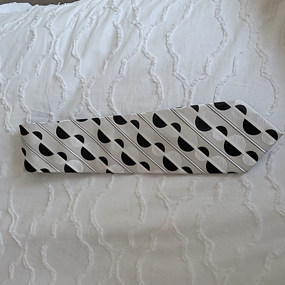 Polka-dot Silver white black tie - Steve Harvey